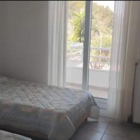 Charming 4-bed In Βίλα