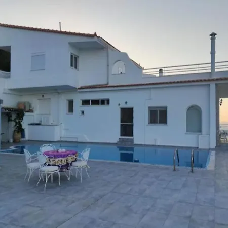 Charming 4-bed In Βίλα *