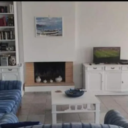 Charming 4-bed In Βίλα *
