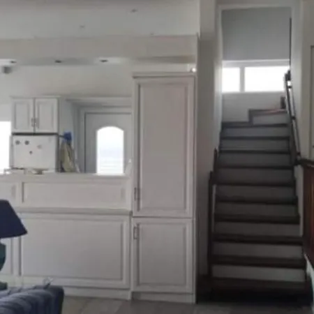 Βίλα Charming 4-bed In *