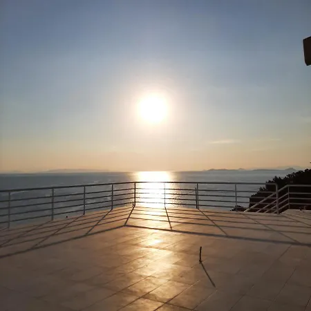 Βίλα Charming 4-bed In