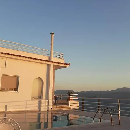 Villa Charming 4-bed In