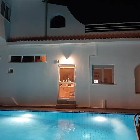 Charming 4-bed In Pefkali