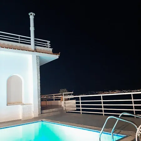 Villa Charming 4-bed In
