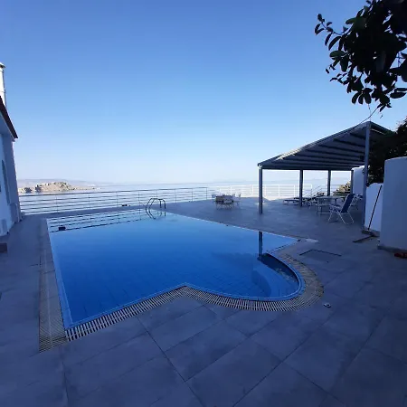 Charming 4-bed In Βίλα