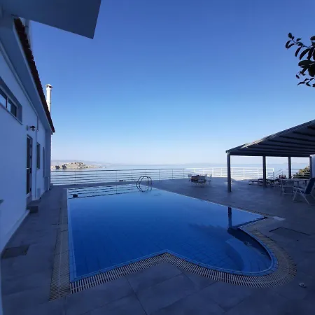 Charming 4-bed In Βίλα *